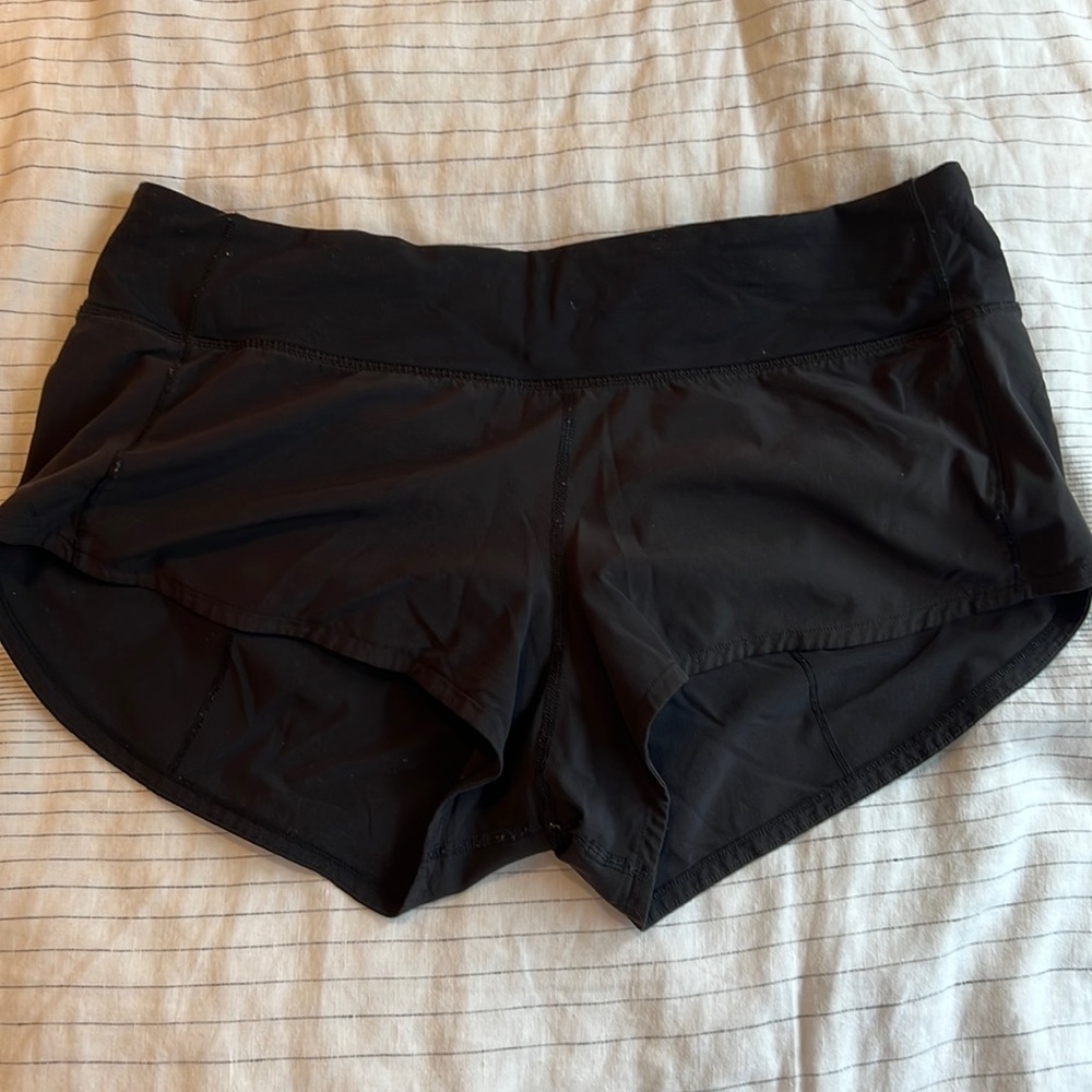 Lululemon Speed Up Low-Rise Lined Short 2.5”, Size 6